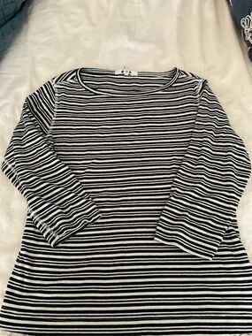 Three Dots M top
